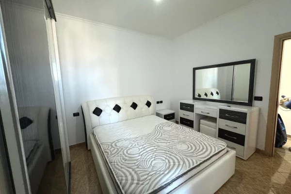 Shtepi me qera Apartament ne Tirane, 2+1, Mobilimi E mobiluar, Pagesa 50,000  Leke.