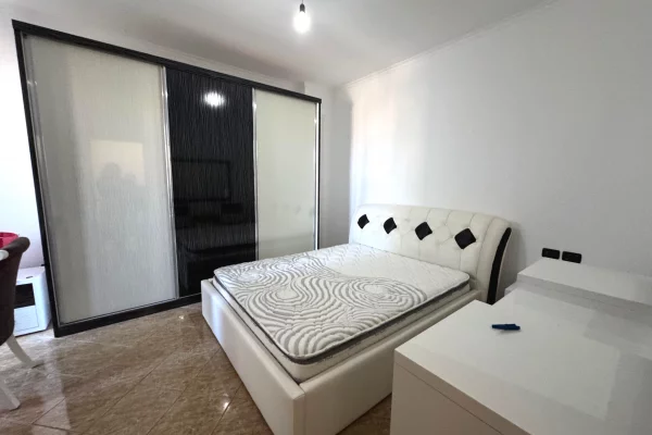 Shtepi me qera Apartament ne Tirane, 2+1, Mobilimi E mobiluar, Pagesa 50,000  Leke.