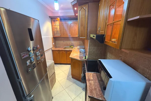 Shtepi me qera Apartament ne Tirane, 2+1, Mobilimi E mobiluar, Pagesa 450  Euro.