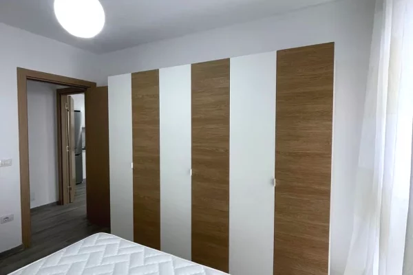 Shtepi me qera Apartament ne Tirane, 3+1, Mobilimi E mobiluar, Pagesa 500  Euro.
