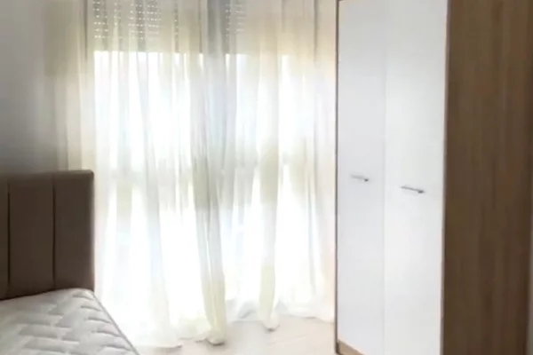 Shtepi me qera Apartament ne Tirane, 3+1, Mobilimi E mobiluar, Pagesa 500  Euro.