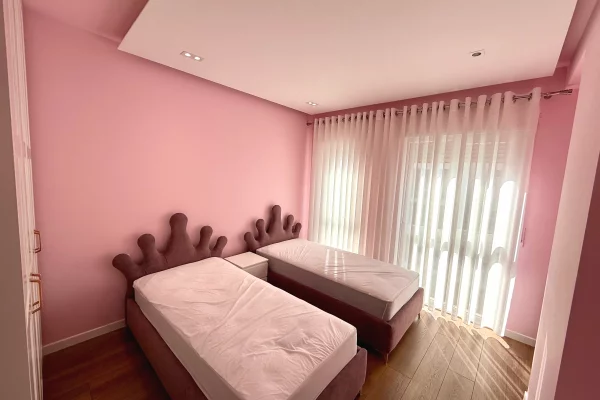 Shtepi me qera Apartament ne Tirane, 2+1, Mobilimi E mobiluar, Pagesa 500  Euro.