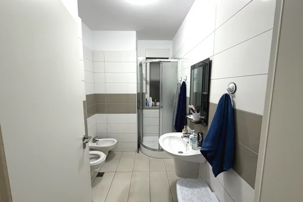 Shtepi me qera Apartament ne Tirane, 1+1, Mobilimi E mobiluar, Pagesa 50,000  Leke.