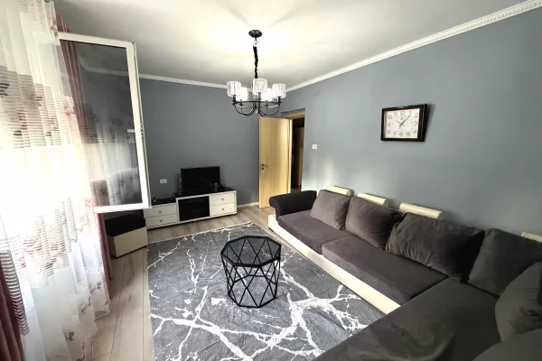 Shtepi me qera Apartament ne Tirane, 2+1, Mobilimi E mobiluar, Pagesa 40,000  Leke.