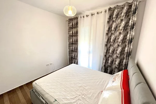 Shtepi me qera Apartament ne Tirane, 2+1, Mobilimi E mobiluar, Pagesa 50,000  Leke.
