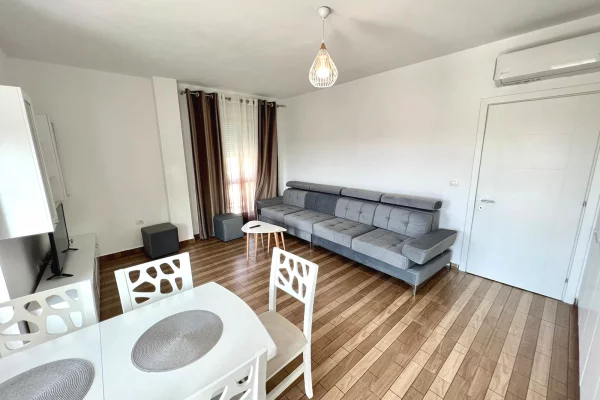 Shtepi me qera Apartament ne Tirane, 2+1, Mobilimi E mobiluar, Pagesa 50,000  Leke.