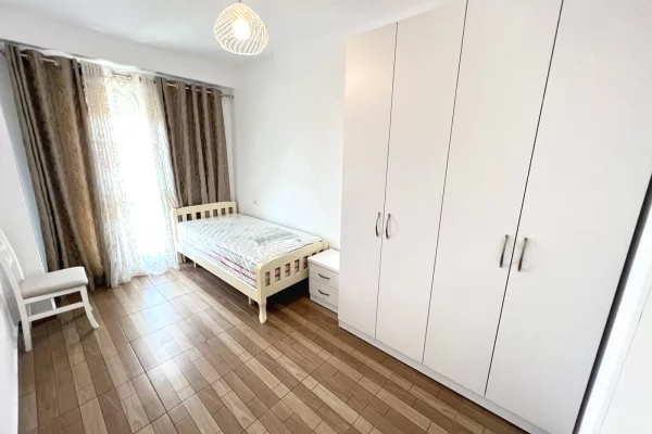 Shtepi me qera Apartament ne Tirane, 2+1, Mobilimi E mobiluar, Pagesa 50,000  Leke.