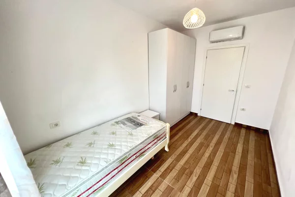 Shtepi me qera Apartament ne Tirane, 2+1, Mobilimi E mobiluar, Pagesa 50,000  Leke.
