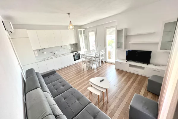 Shtepi me qera Apartament ne Tirane, 2+1, Mobilimi E mobiluar, Pagesa 50,000  Leke.