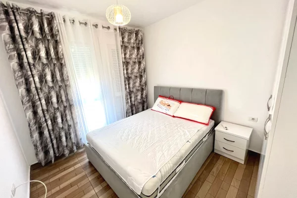 Shtepi me qera Apartament ne Tirane, 2+1, Mobilimi E mobiluar, Pagesa 50,000  Leke.