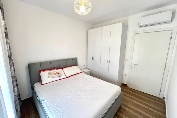 Shtepi me qera Apartament ne Tirane, 2+1, Mobilimi E mobiluar, Pagesa 50,000  Leke.