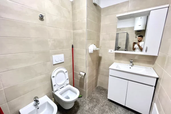 Shtepi me qera Apartament ne Tirane, 2+1, Mobilimi E mobiluar, Pagesa 50,000  Leke.
