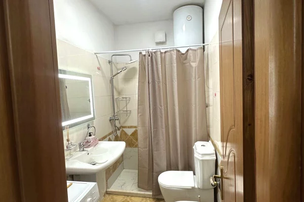 Shtepi me qera Apartament ne Tirane, 2+1, Mobilimi E mobiluar, Pagesa 600  Euro.