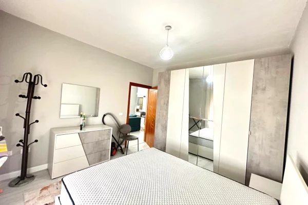 Shtepi me qera Apartament ne Tirane, 2+1, Mobilimi E mobiluar, Pagesa 600  Euro.