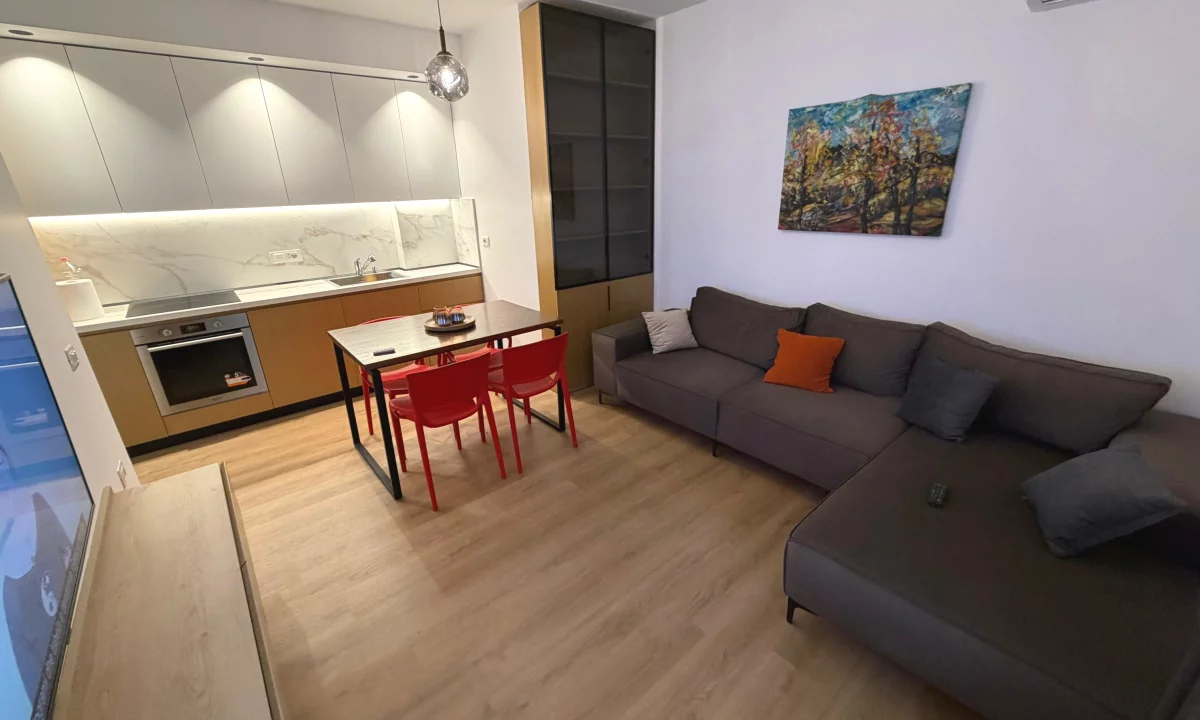 Shtepi ne shitje Apartament ne Tirane, 2+1, Mobilimi E mobiluar, Pagesa 160,000  Euro.