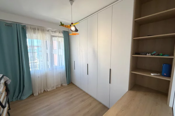 Shtepi ne shitje Apartament ne Tirane, 2+1, Mobilimi E mobiluar, Pagesa 160,000  Euro.
