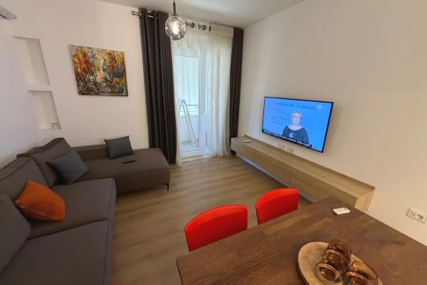 Shtepi ne shitje Apartament ne Tirane, 2+1, Mobilimi E mobiluar, Pagesa 160,000  Euro.