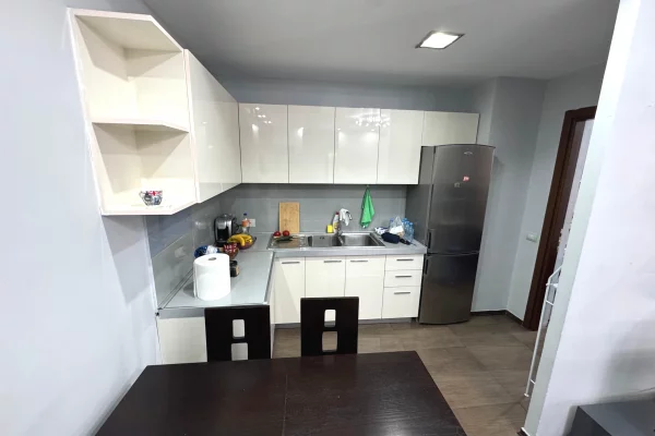 Shtepi me qera Apartament ne Tirane, 2+1, Mobilimi E mobiluar, Pagesa 550  Euro.