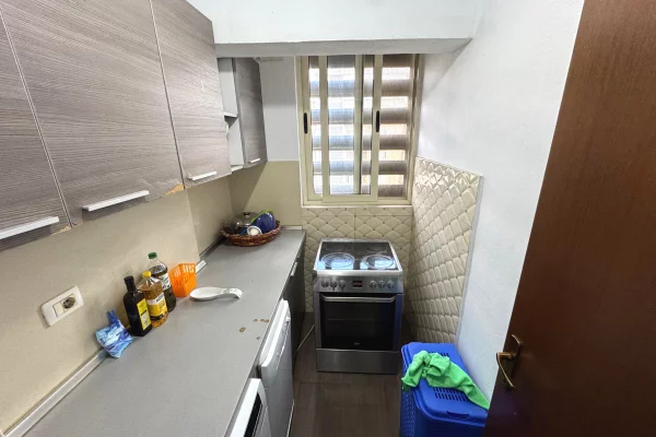 Shtepi me qera Apartament ne Tirane, 2+1, Mobilimi E mobiluar, Pagesa 550  Euro.