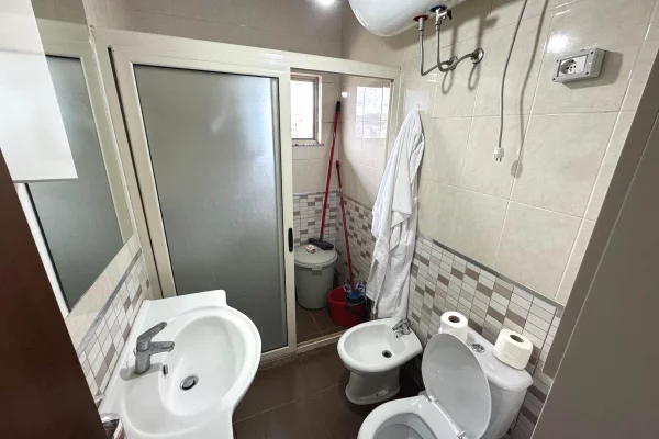 Shtepi me qera Apartament ne Tirane, 2+1, Mobilimi E mobiluar, Pagesa 550  Euro.