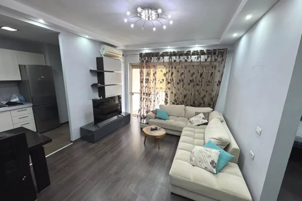 Shtepi me qera 2+1 ne Tirane - 550 Euro