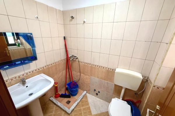 Shtepi me qera Apartament ne Tirane, 1+1, Mobilimi E mobiluar, Pagesa 50,000  Leke.