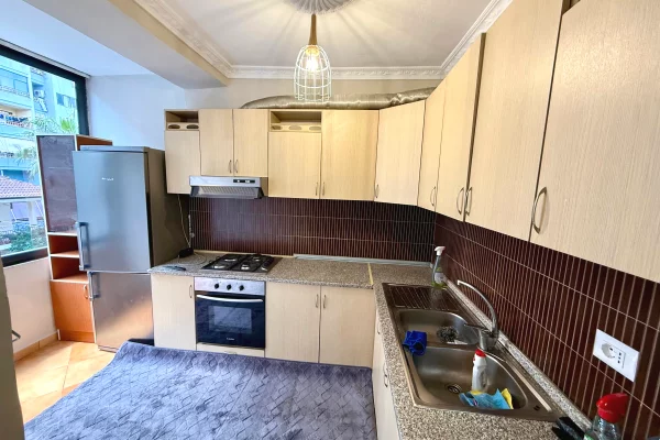 Shtepi me qera Apartament ne Tirane, 1+1, Mobilimi E mobiluar, Pagesa 50,000  Leke.