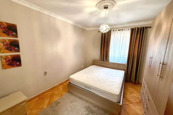 Shtepi me qera Apartament ne Tirane, 1+1, Mobilimi E mobiluar, Pagesa 50,000  Leke.