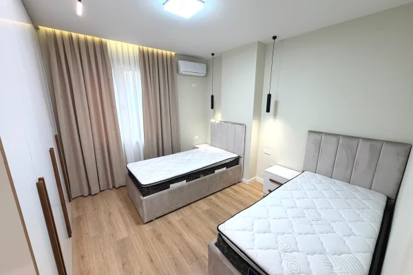 Shtepi ne shitje Apartament ne Tirane, 2+1, Mobilimi E mobiluar, Pagesa 17,300,000  Leke.