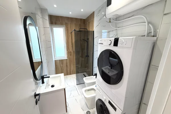Shtepi ne shitje Apartament ne Tirane, 2+1, Mobilimi E mobiluar, Pagesa 17,300,000  Leke.