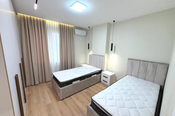 Shtepi ne shitje Apartament ne Tirane, 2+1, Mobilimi E mobiluar, Pagesa 17,300,000  Leke.