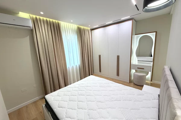 Shtepi ne shitje Apartament ne Tirane, 2+1, Mobilimi E mobiluar, Pagesa 17,300,000  Leke.