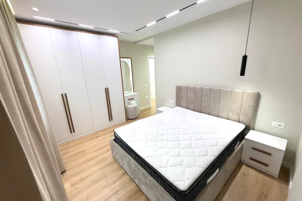 Shtepi ne shitje Apartament ne Tirane, 2+1, Mobilimi E mobiluar, Pagesa 17,300,000  Leke.