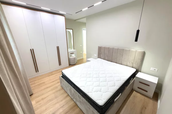 Shtepi ne shitje Apartament ne Tirane, 2+1, Mobilimi E mobiluar, Pagesa 17,300,000  Leke.