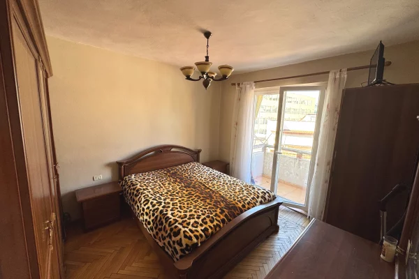 Shtepi ne shitje Apartament ne Tirane, 2+1, Mobilimi E mobiluar, Pagesa 158,000  Euro.