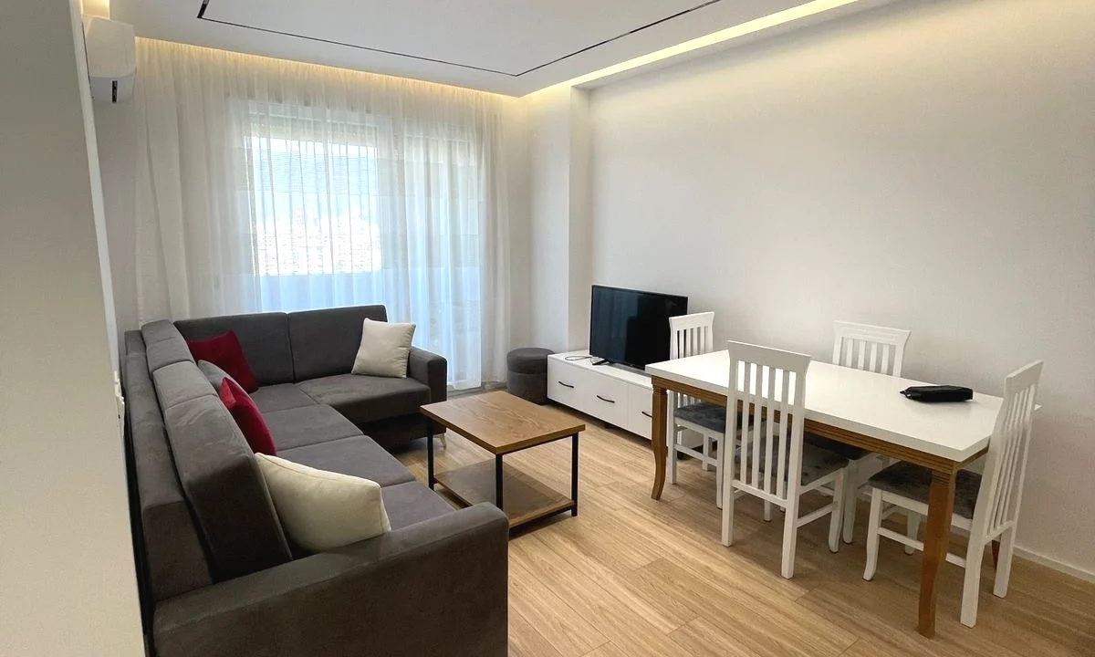Shtepi me qera Apartament ne Tirane, 2+1, Mobilimi E mobiluar, Pagesa 700  Euro.