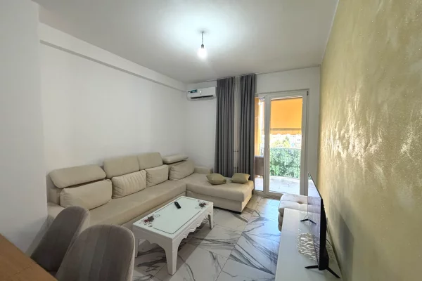 Qera ,Apartament 2+1   Adresa:Kompleksi Grand Gallery ,Yzberisht pallat I ri cmimi 50.000 leke