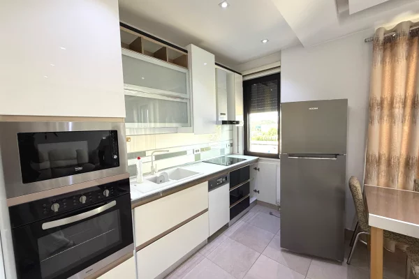 Shtepi me qera Apartament ne Tirane, 1+1, Mobilimi E mobiluar, Pagesa 450  Euro.