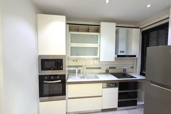 Shtepi me qera Apartament ne Tirane, 1+1, Mobilimi E mobiluar, Pagesa 450  Euro.