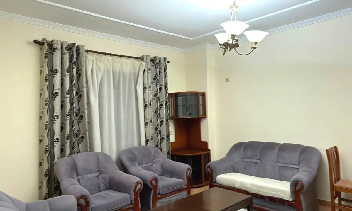 Shtepi me qera Apartament ne Tirane, 2+1, Mobilimi E mobiluar, Pagesa 40,000  Leke.