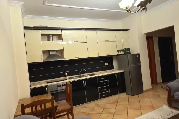 Shtepi me qera Apartament ne Tirane, 2+1, Mobilimi E mobiluar, Pagesa 40,000  Leke.