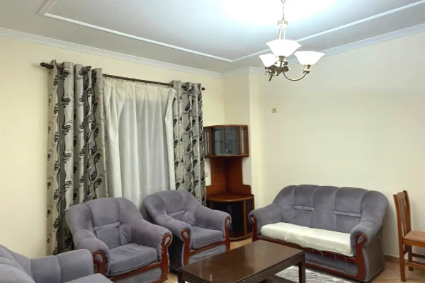 Shtepi me qera 2+1 ne Tirane - 40,000 Leke