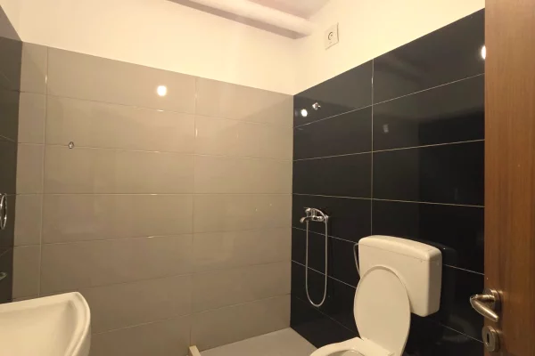 Shtepi me qera Apartament ne Tirane, 2+1, Mobilimi E mobiluar, Pagesa 50,000  Leke.