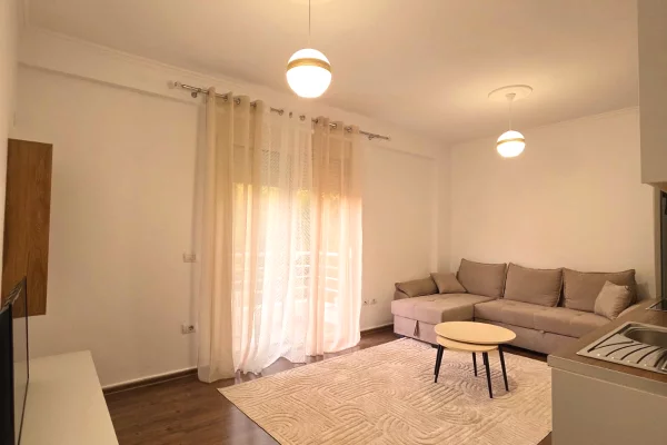 🏡 Jepet me qera apartament 1+1  📍 Pranë Liqenit Artificial, cmimi 50000 leke 