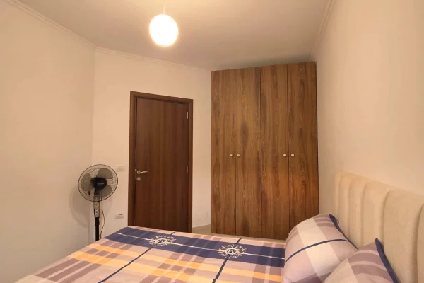Shtepi me qera Apartament ne Tirane, 2+1, Mobilimi E mobiluar, Pagesa 50,000  Leke.