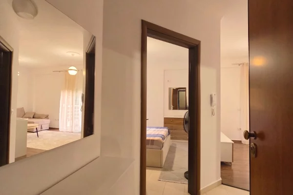 Shtepi me qera Apartament ne Tirane, 2+1, Mobilimi E mobiluar, Pagesa 50,000  Leke.
