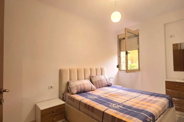 Shtepi me qera Apartament ne Tirane, 2+1, Mobilimi E mobiluar, Pagesa 50,000  Leke.