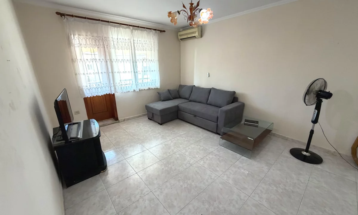 Shtepi me qera Apartament ne Tirane, 2+1, Mobilimi E mobiluar, Pagesa 500  Euro.