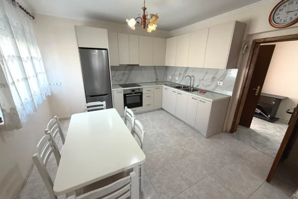 Shtepi me qera Apartament ne Tirane, 2+1, Mobilimi E mobiluar, Pagesa 500  Euro.