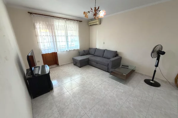 🏡 Jepet me qira apartament 2+1 + ballkon  📍 Parku i Autobusëve, cmimi 500 euro 